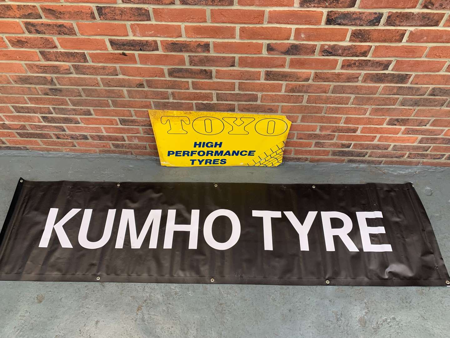 <p>Plastic Toyo Tyres Sign and Kumho Tyres Banner (2)</p>