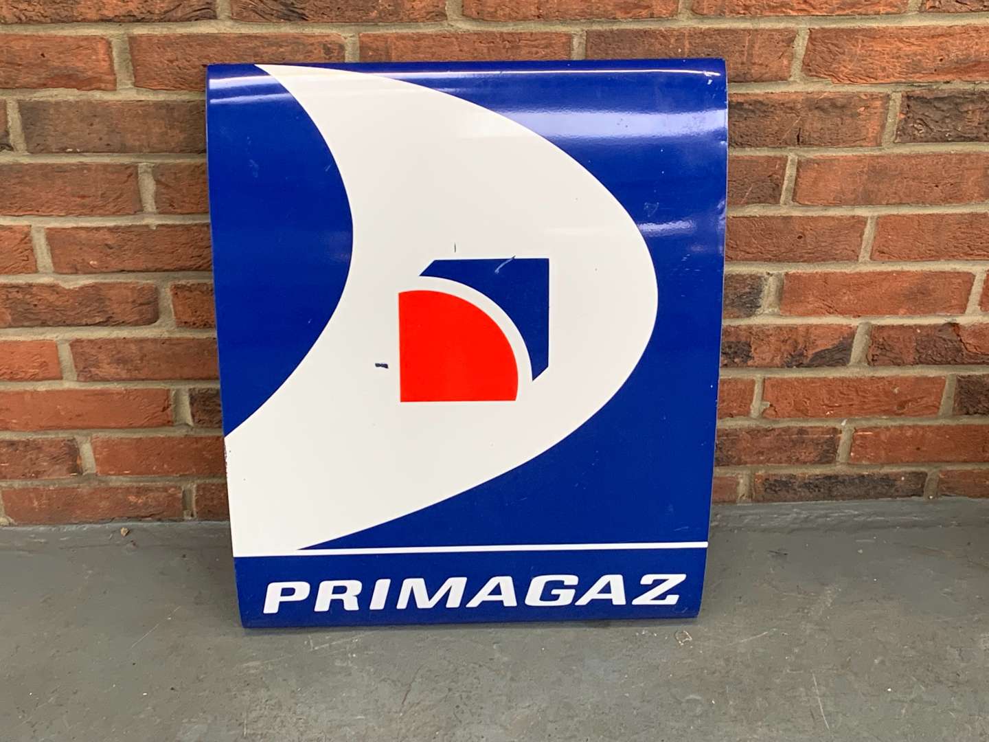 <p>Metal Primagaz Convex Sign</p>
