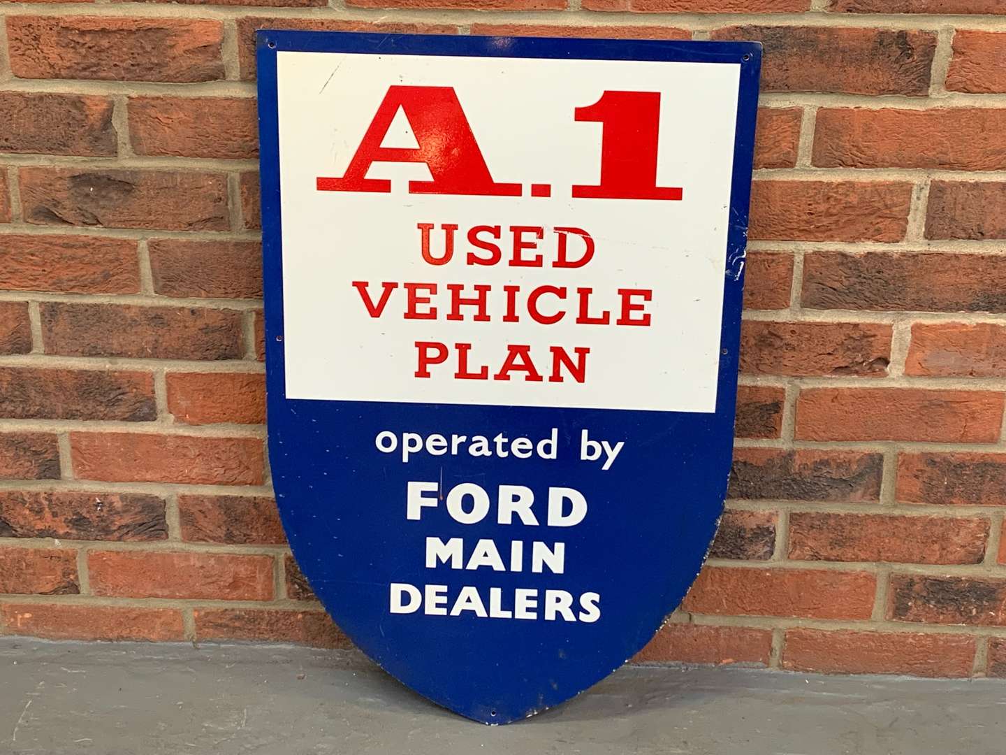 <p>Aluminium A.1 Ford Main Dealer Shield Sign</p>