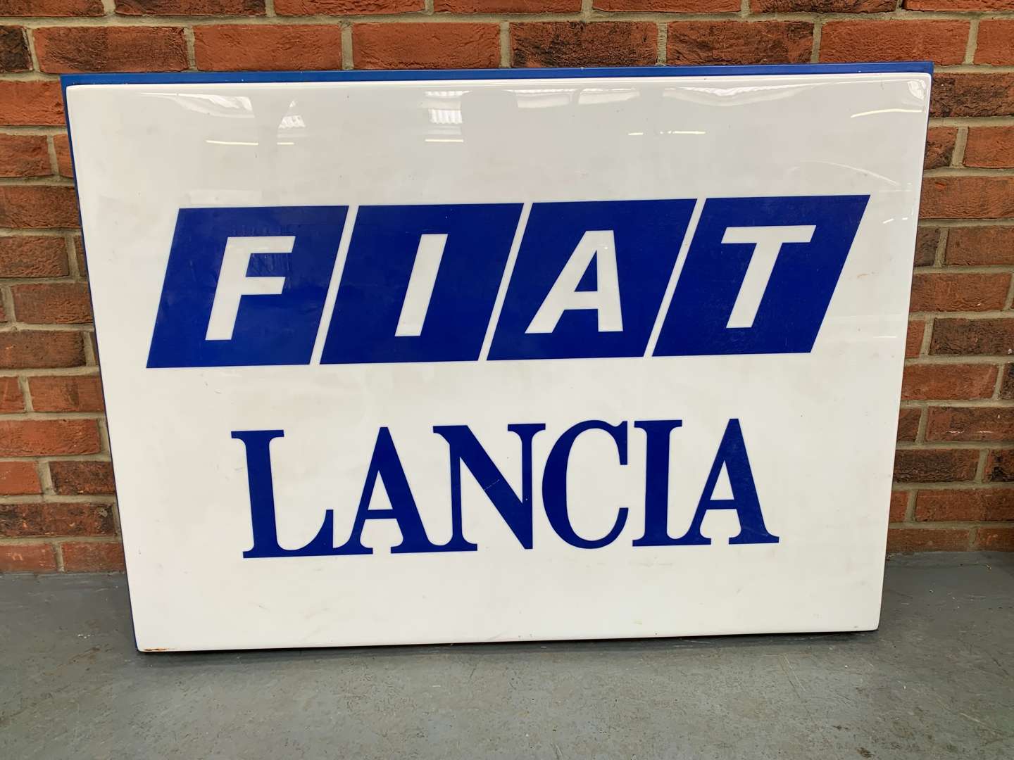 <p>Large Original Fiat Lancia Illuminated Dealership Sign</p>
