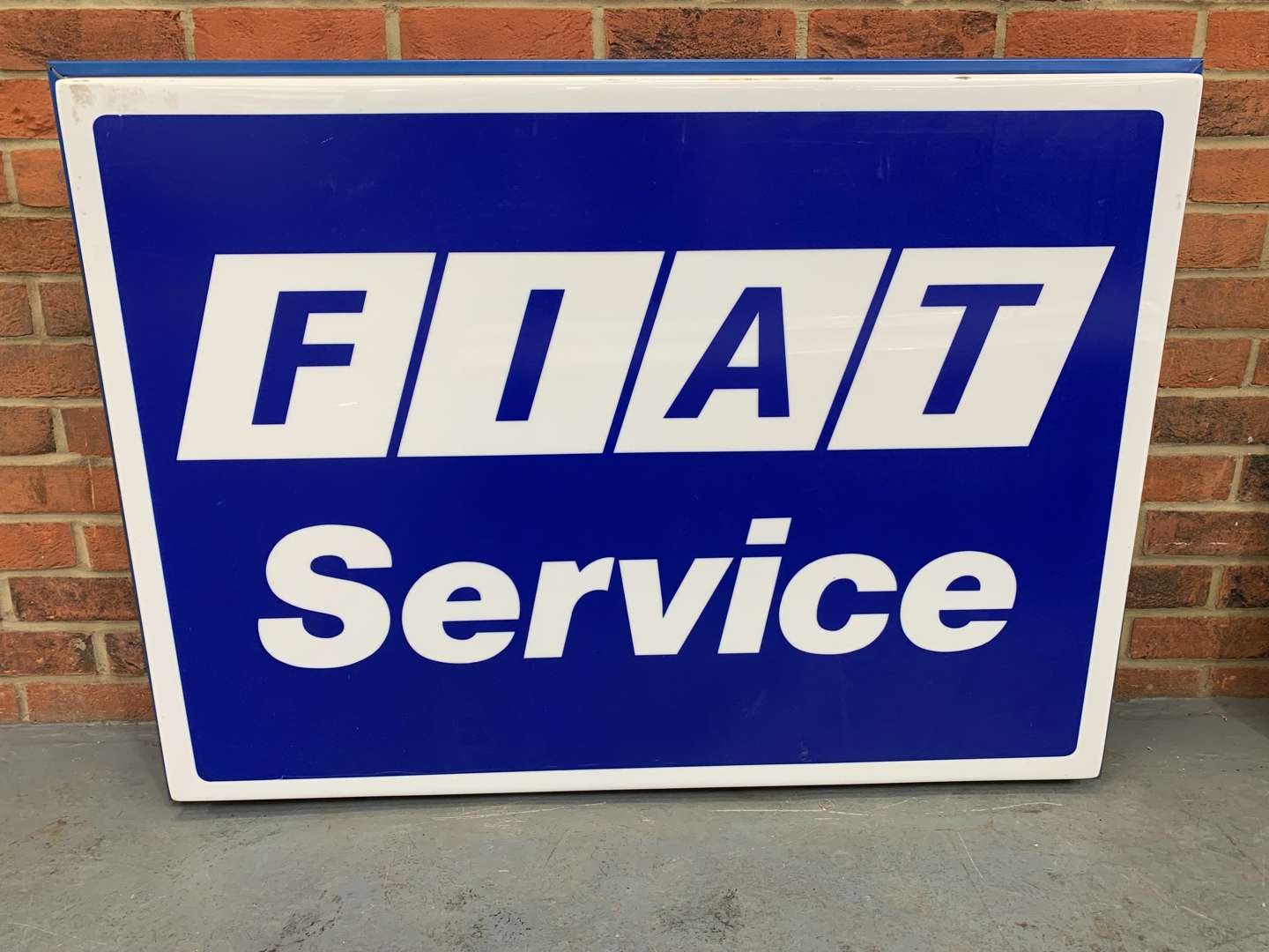 <p>Large Original Fiat Service Illuminated Dealership Sign&nbsp;</p>
