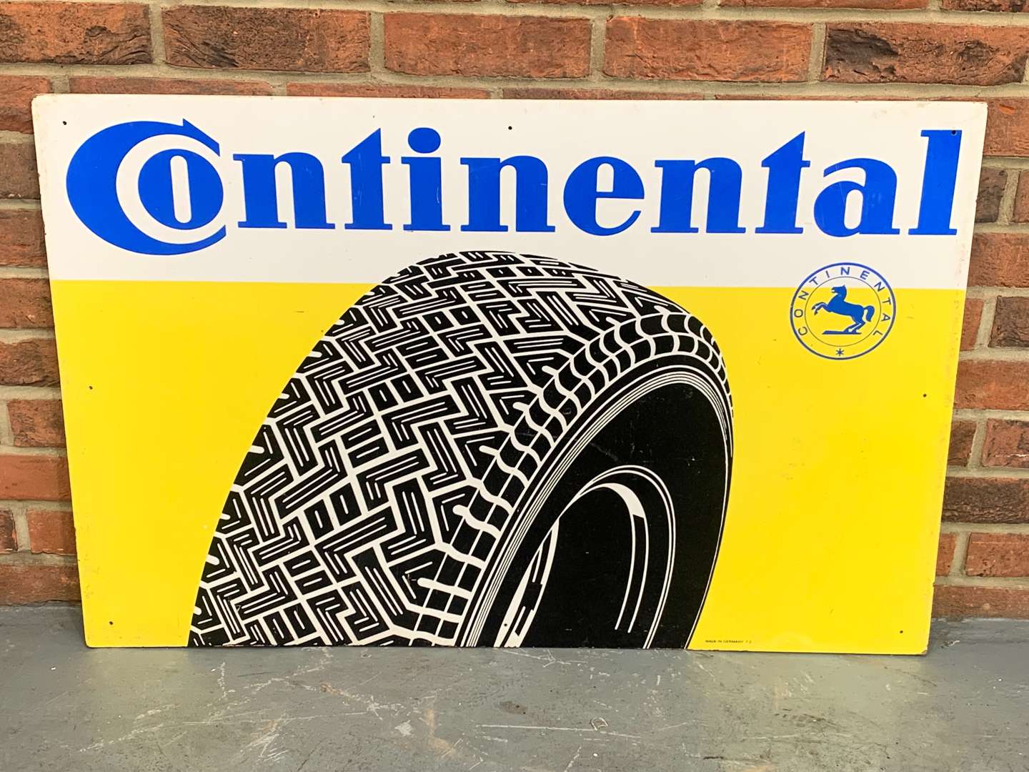 <p>Continental Tyre's Sign on Board</p>