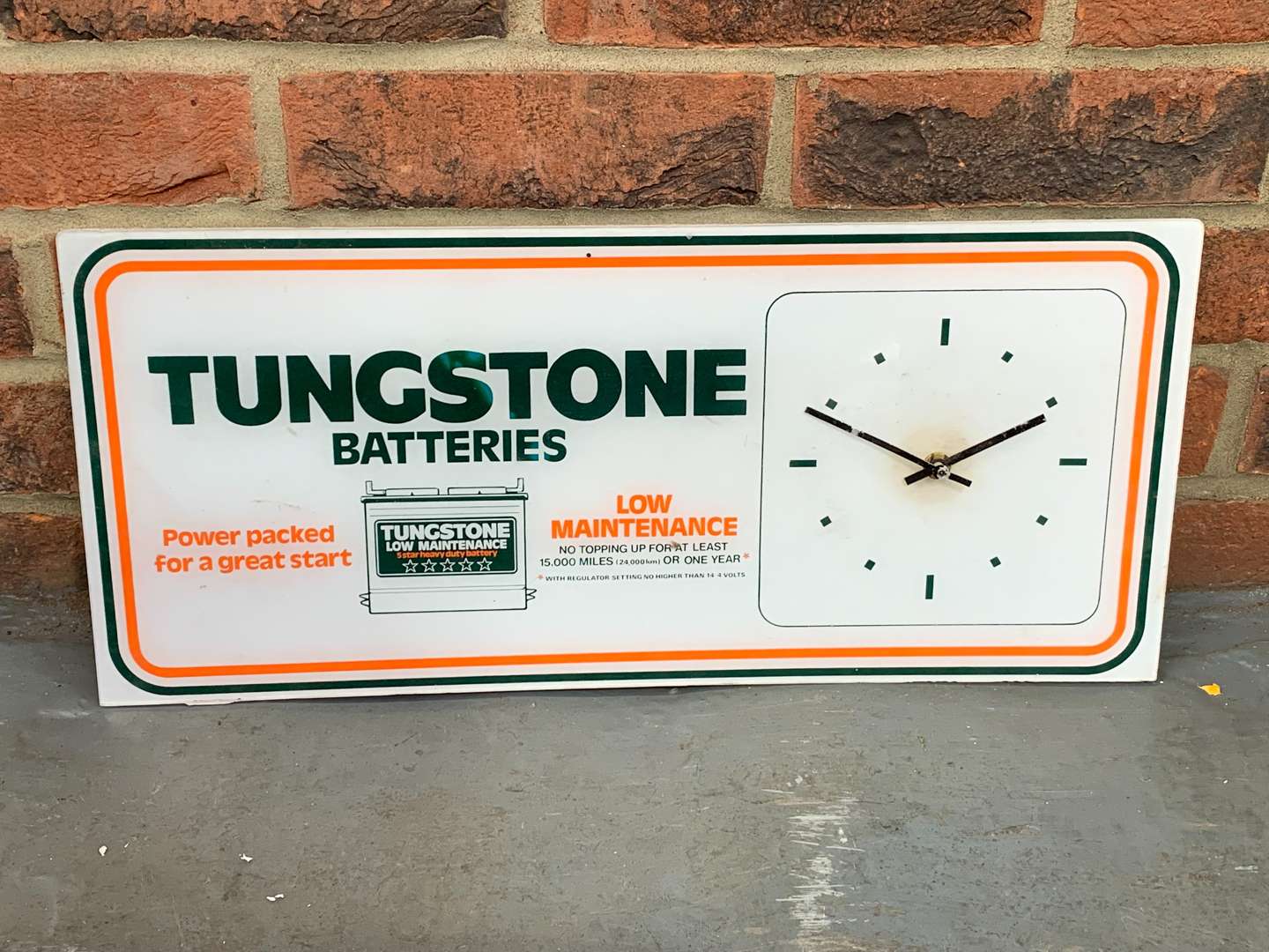 <p>Plastic Tungstone Batteries Clock Sign</p>