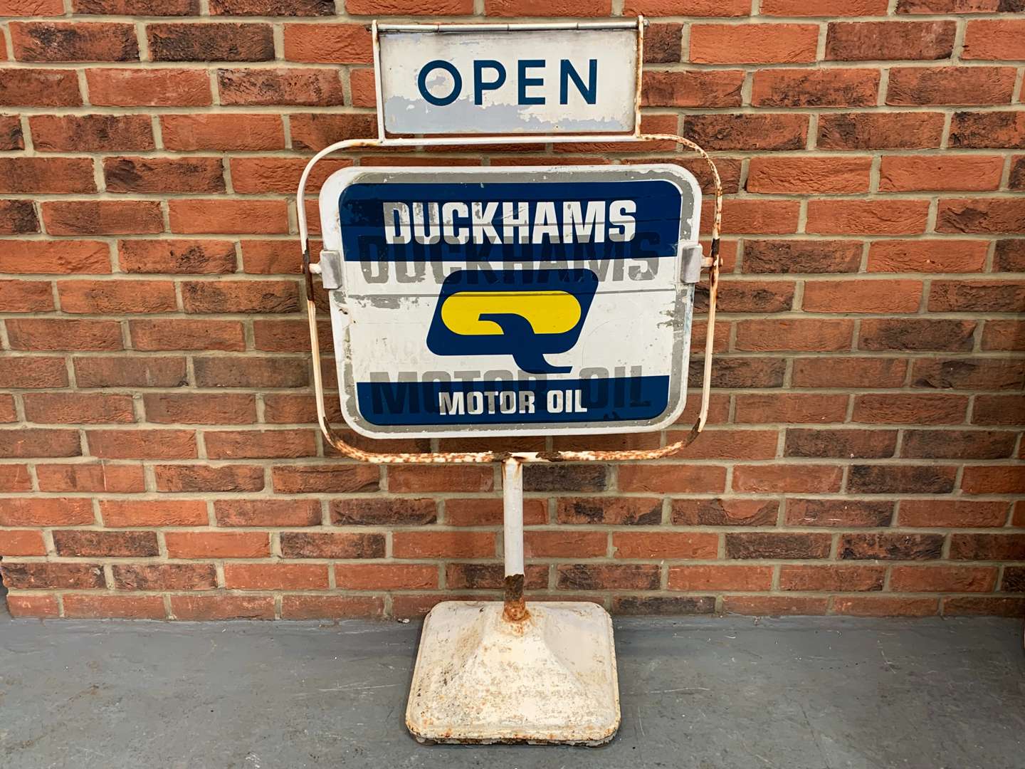 <p>Duckhams Forecourt Motor Oil Display Sign</p>