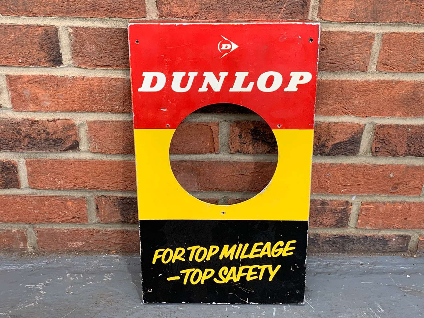 <p>Aluminium Dunlop "For Top Mileage Top Safety Sign &nbsp;</p>