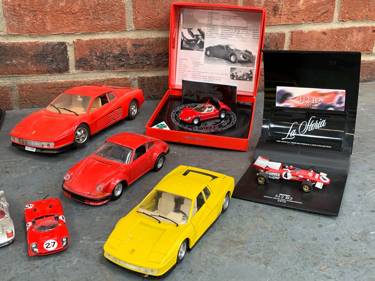 <p>Quantity of Unboxed Die Cast Ferrari Model Cars</p>