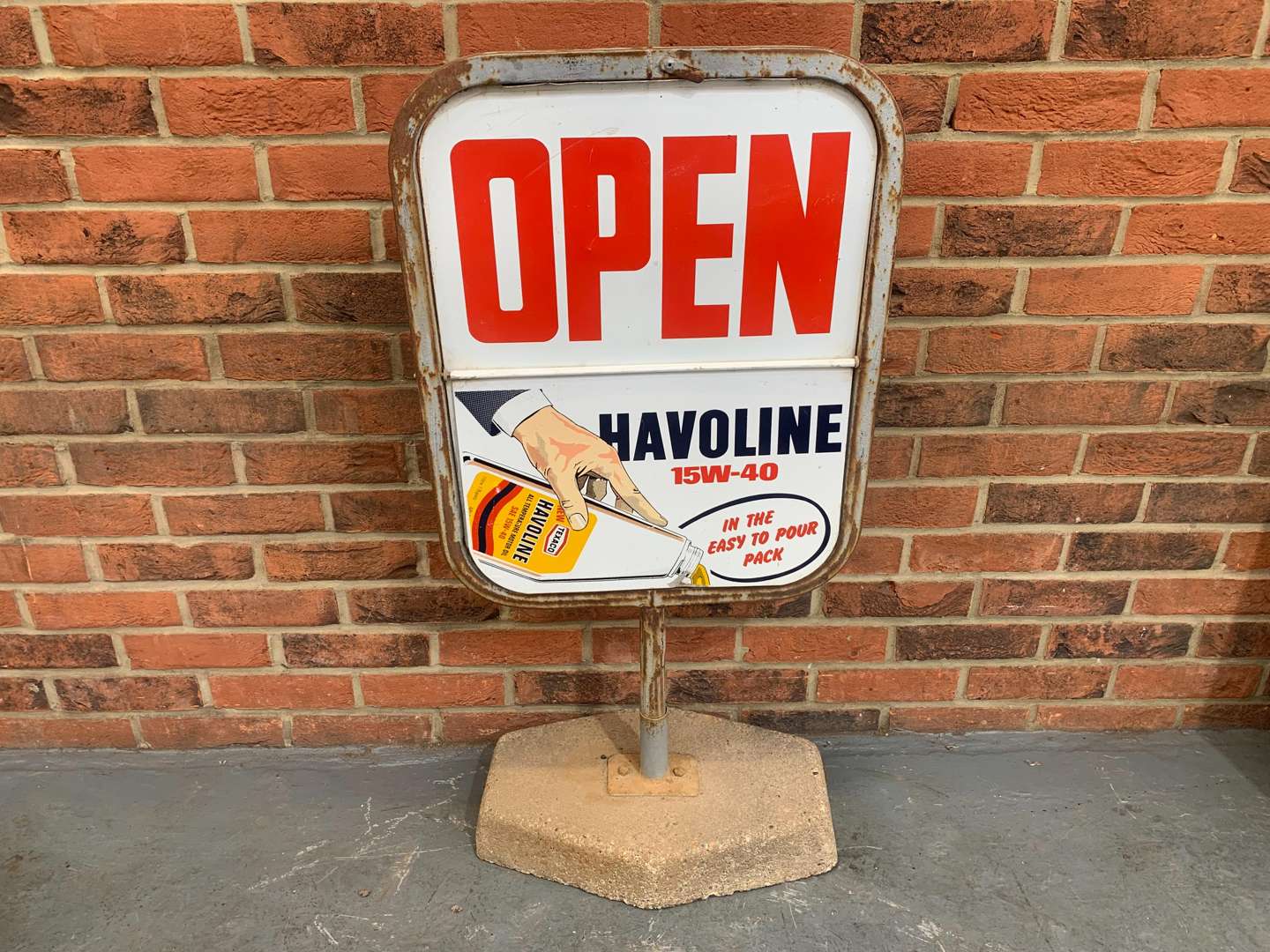 <p>Texaco Havoline Forecourt Display</p>