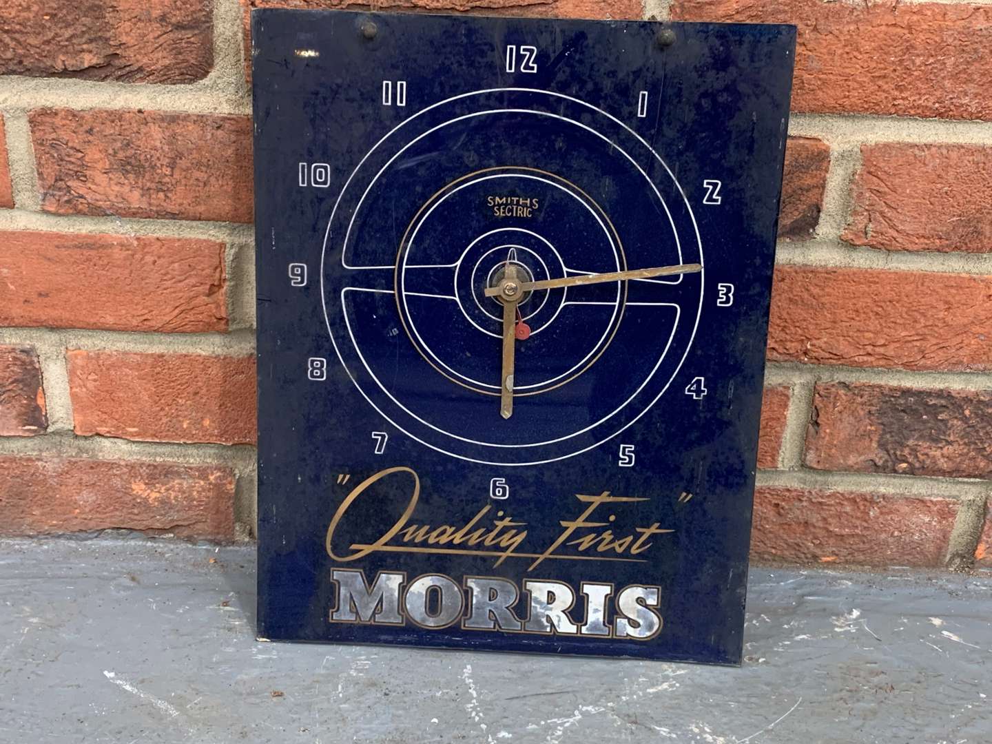 <p>1950's Perspex Morris Quality First Electric Clock</p>