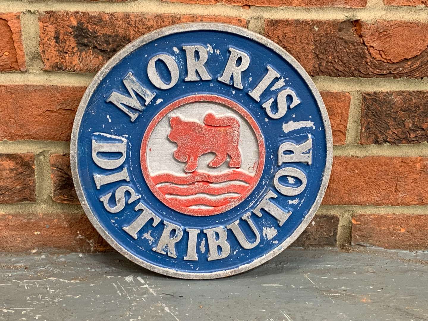 <p>Cast Aluminium Morris Distributor Sign</p>