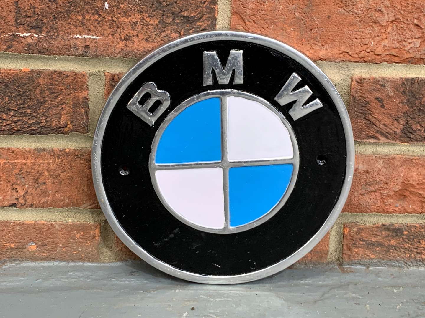 <p>Cast Aluminium BMW Emblem Sign</p>