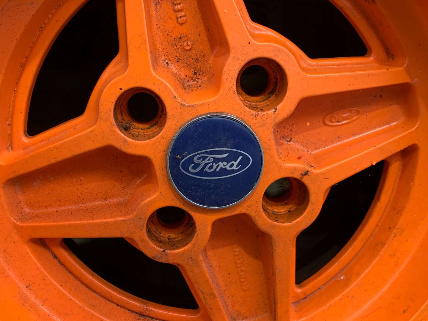 <p>Set of Five Orange Ford Alloy Wheels</p>