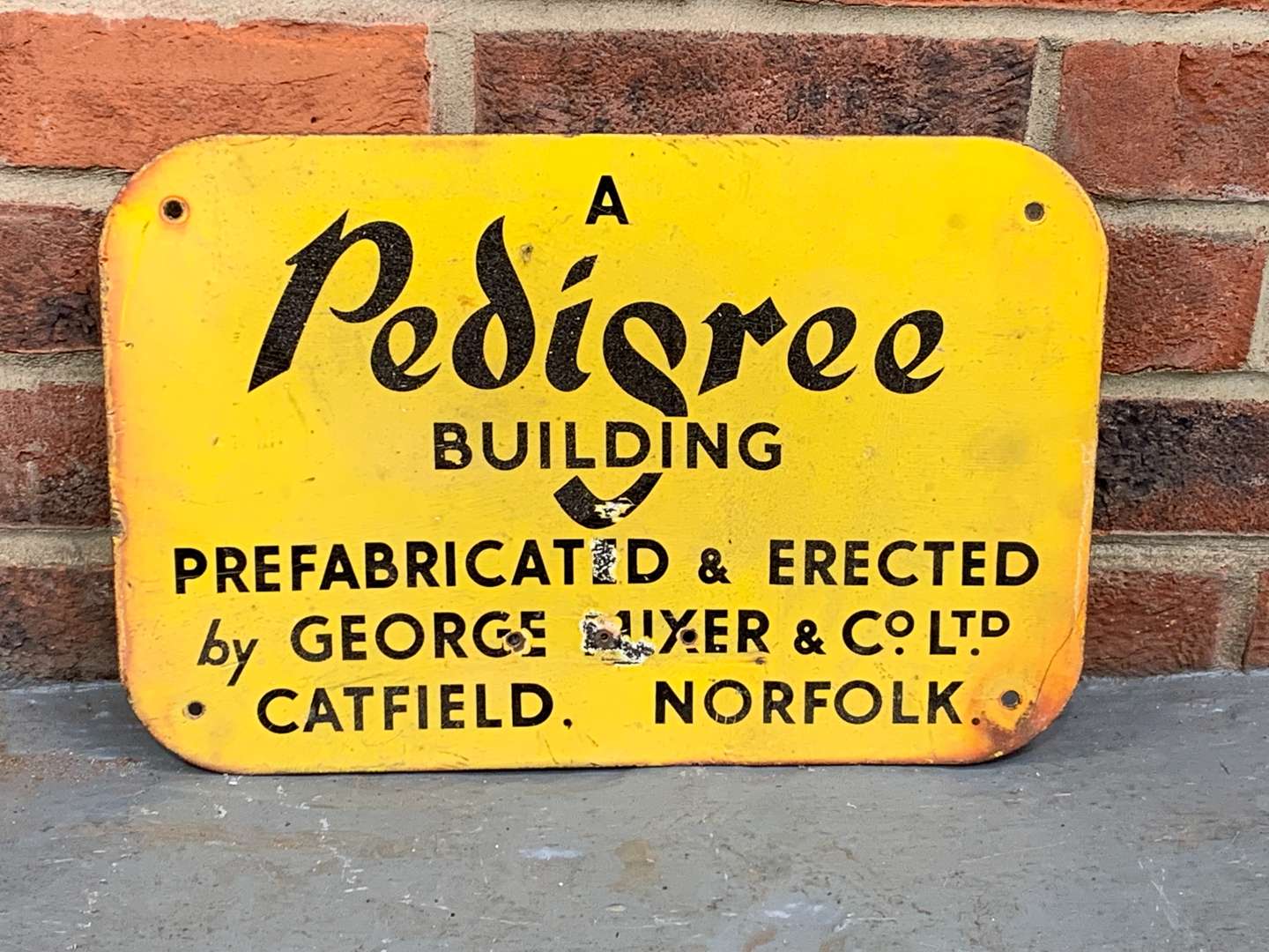 <p>Metal Made Pedigree Building Sign</p>
