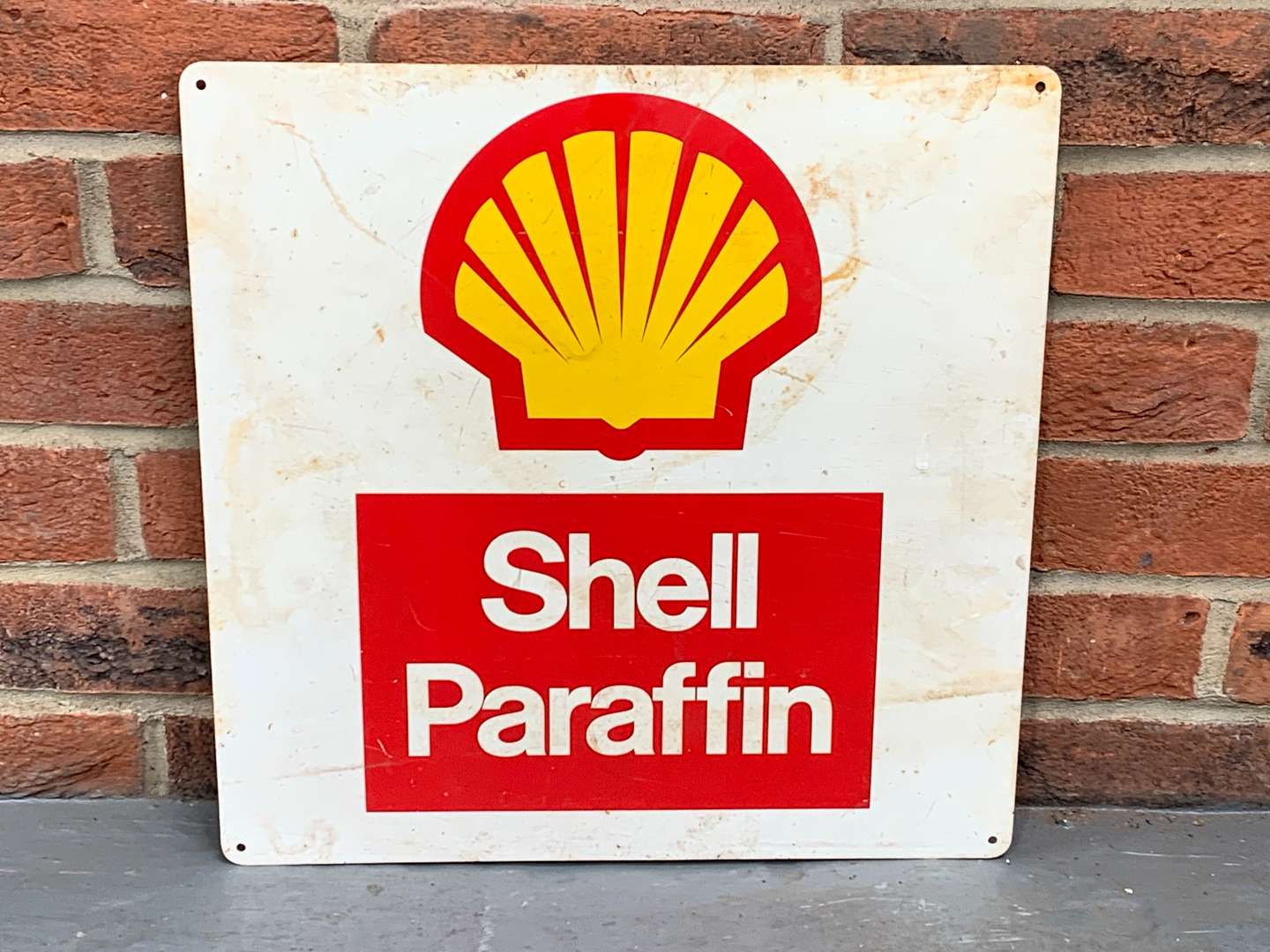 <p>Aluminium Shell Paraffin Sign</p>