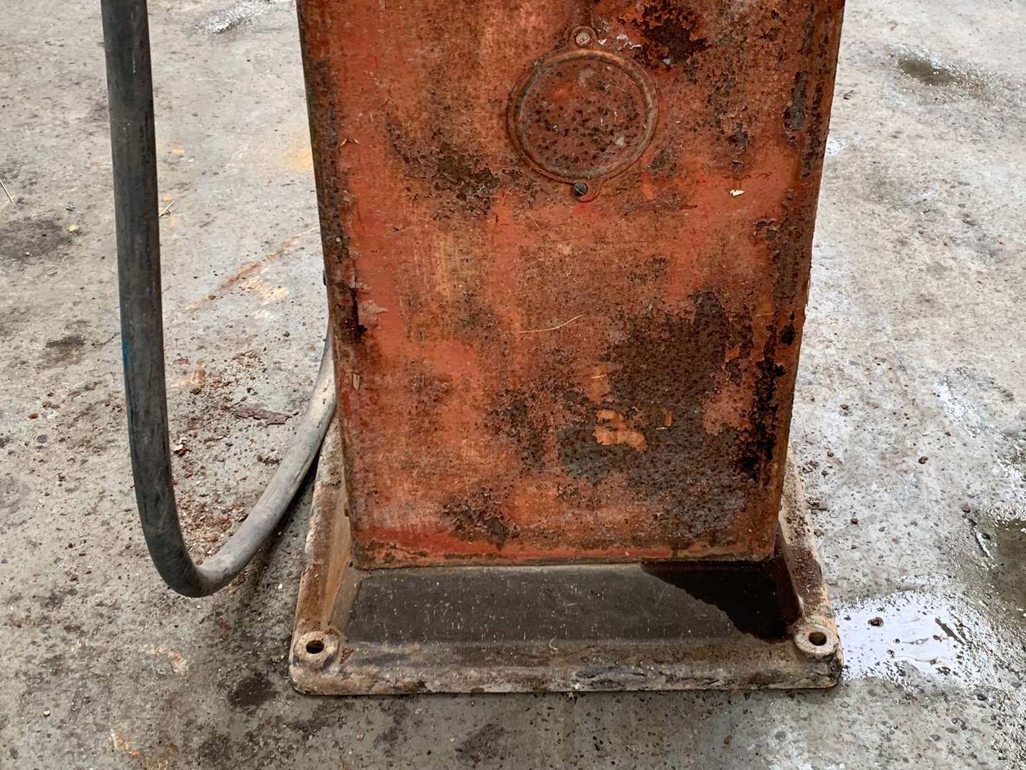 <p>1920/30's Clock Face Petrol Pump (For Restoration)</p>