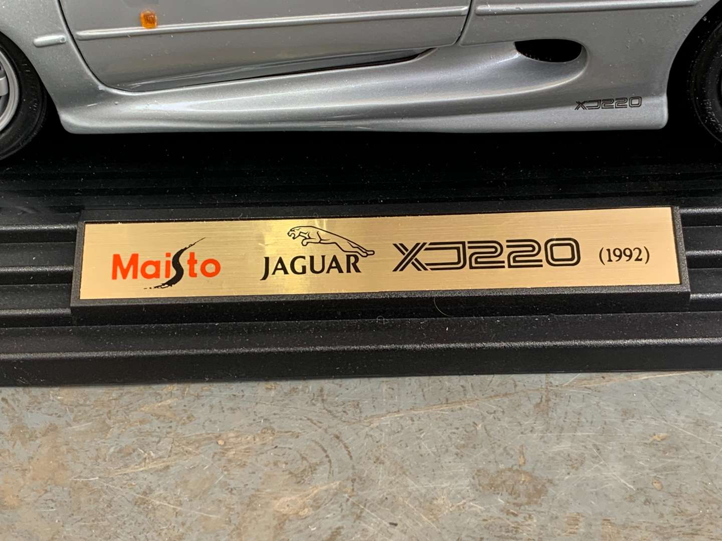<p>Maisto Jaguar XJ220 1;12 Scale Boxed Die Cast Car</p>