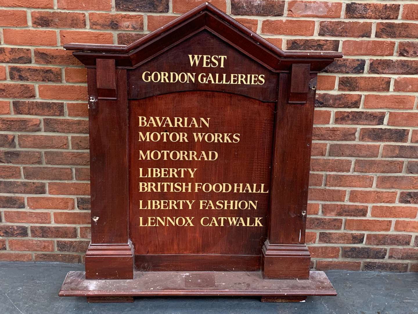 <p>Wooden Made West Gordon Galleries Display Boards&nbsp;</p>