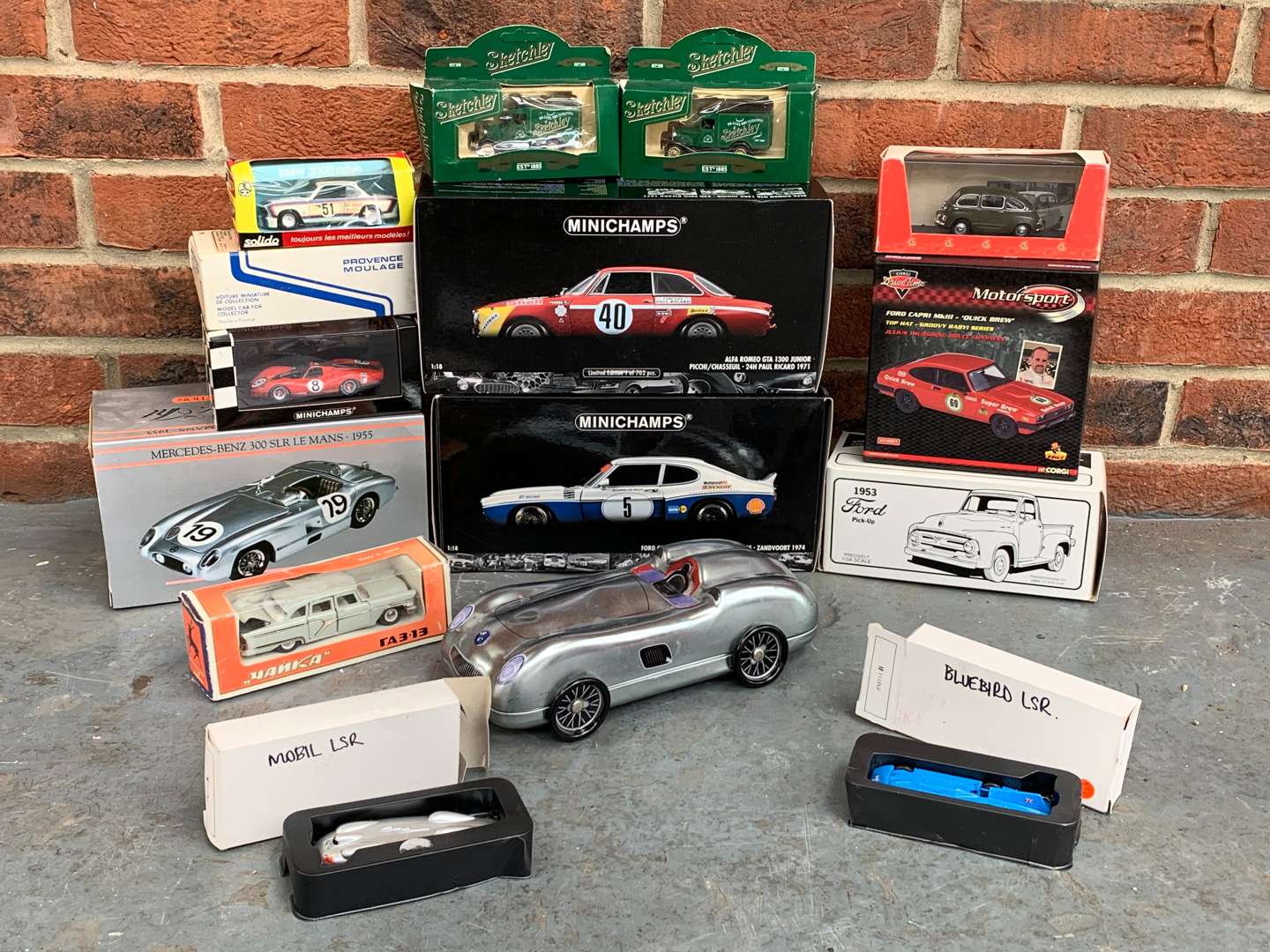 <p>Mixed Lot of Boxed Die Cast Model Cars</p>