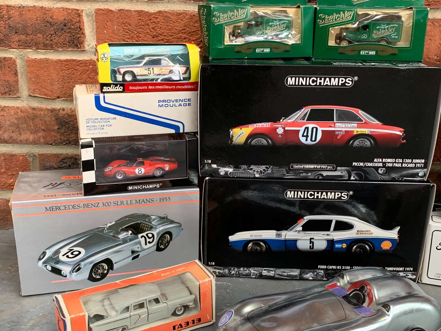<p>Mixed Lot of Boxed Die Cast Model Cars</p>