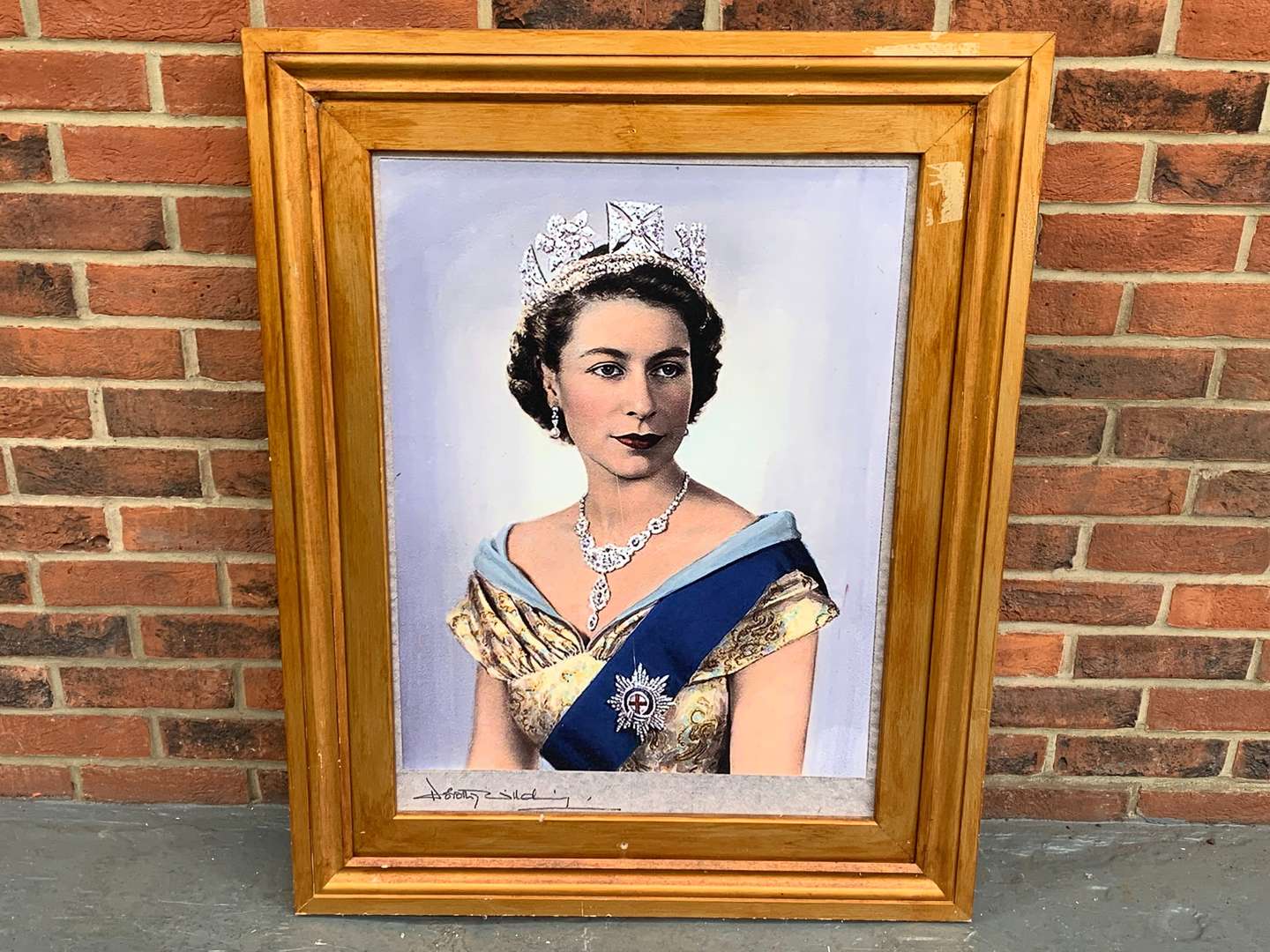 <p>Ex Set Display Framed Queen Elizabeth Prop</p>
