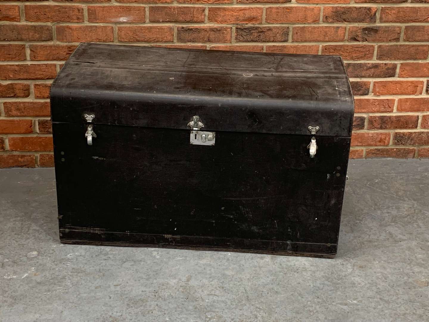 <p>Vintage Rexine Car Trunk&nbsp;</p>