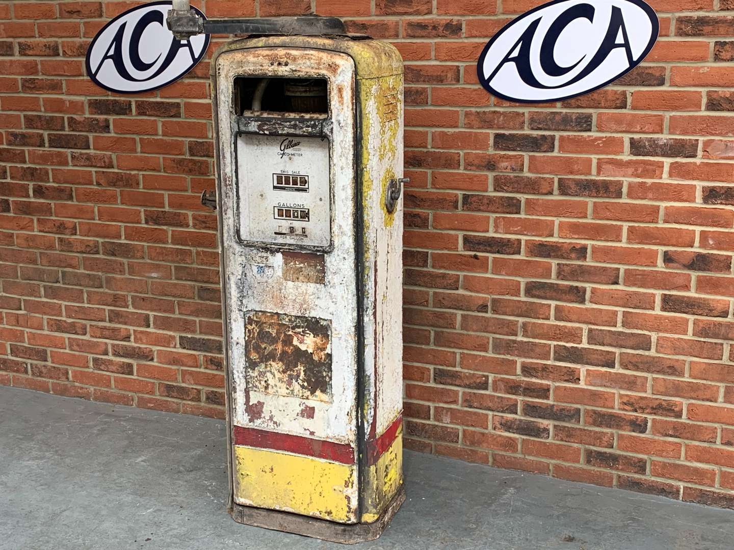 <p>Vintage Gilbarco Calco-Meter Petrol Pump</p>