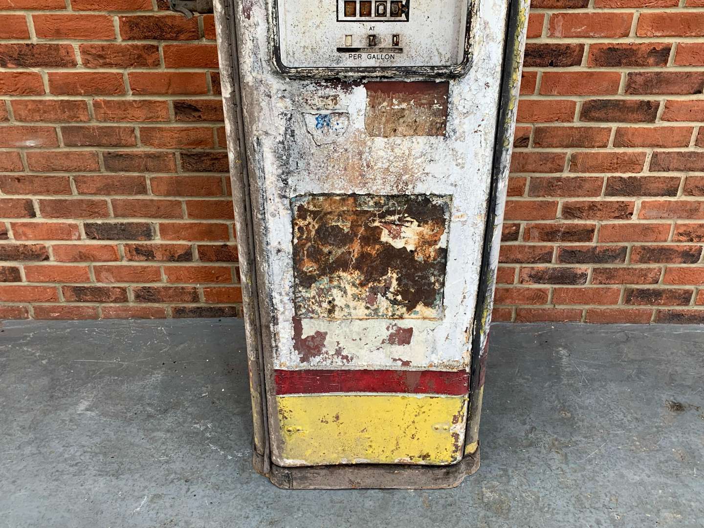 <p>Vintage Gilbarco Calco-Meter Petrol Pump</p>