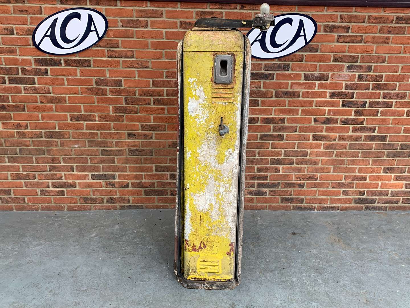 <p>Vintage Gilbarco Calco-Meter Petrol Pump</p>