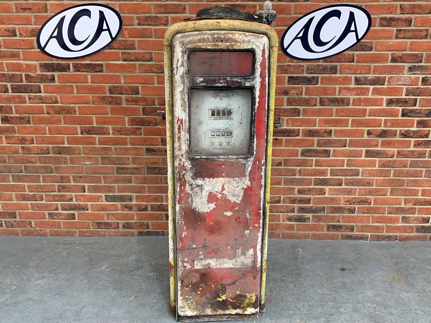 <p>Vintage Gilbarco Calco-Meter Petrol Pump</p>