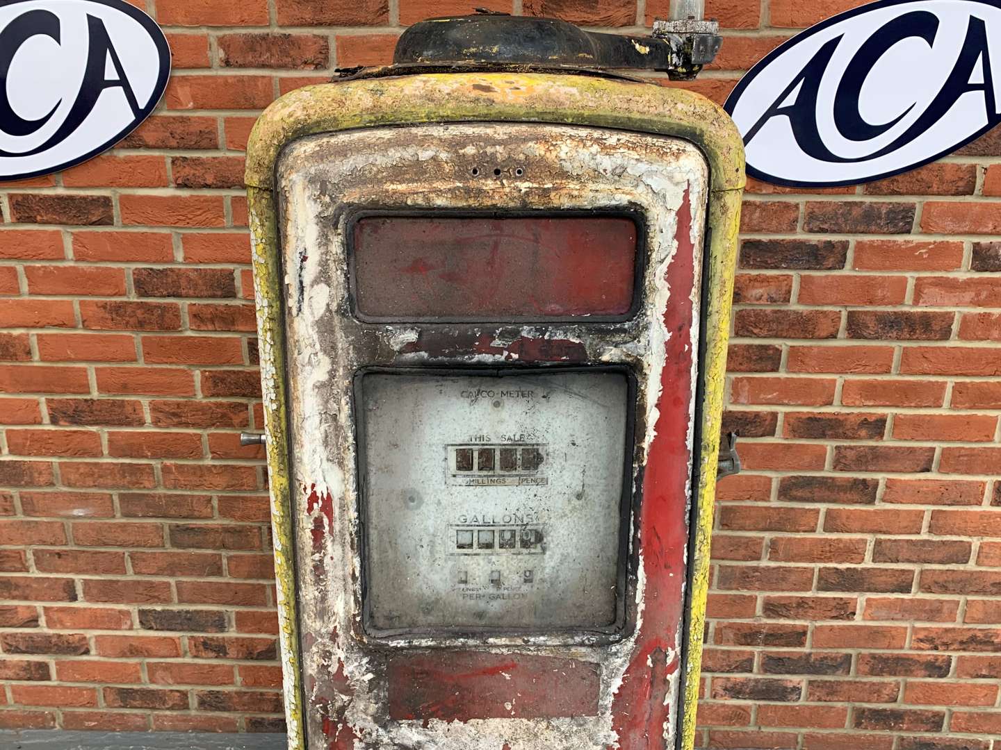 <p>Vintage Gilbarco Calco-Meter Petrol Pump</p>