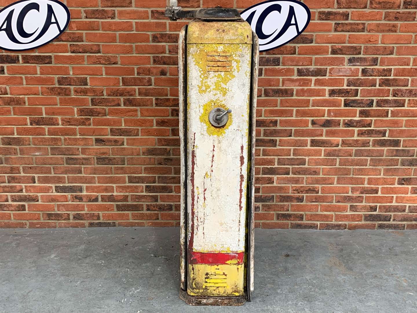 <p>Vintage Gilbarco Calco-Meter Petrol Pump</p>