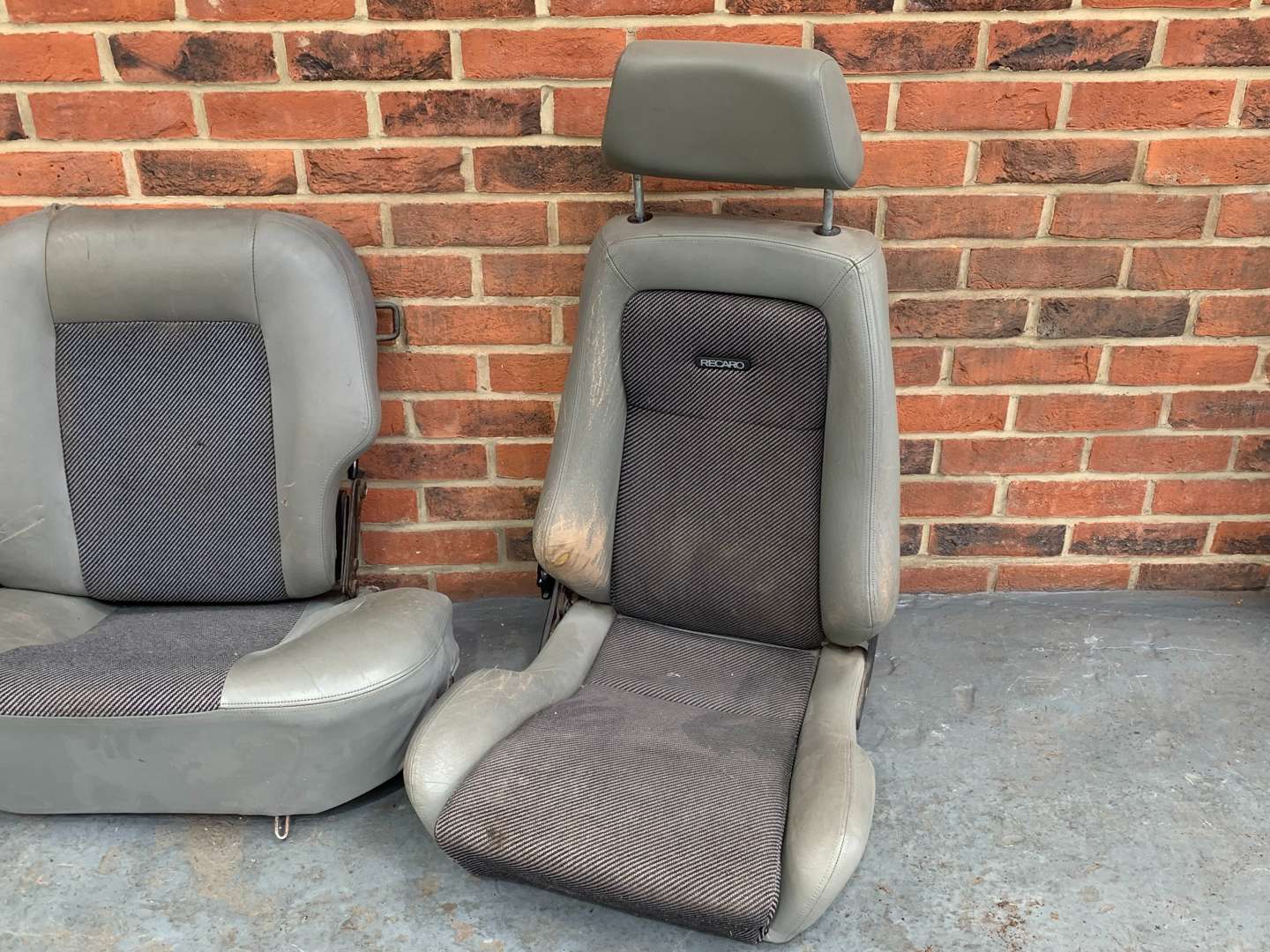 <p>Set of 2.8i Recaro Front and Rear Seats</p>