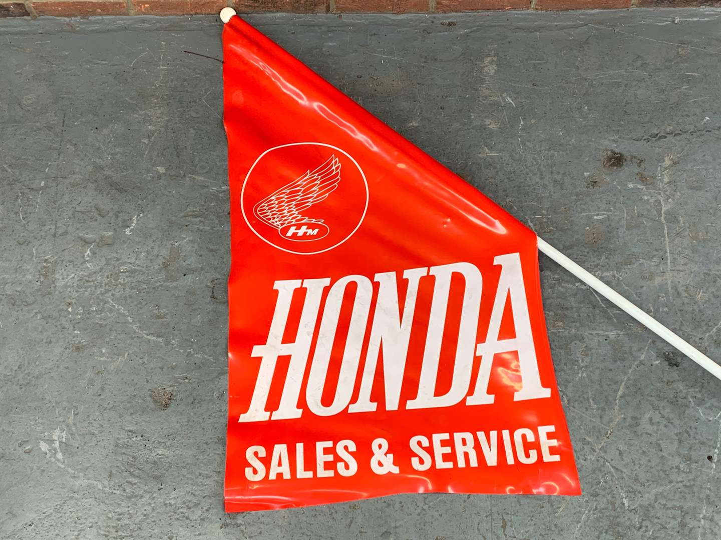 <p>Genuine Honda Dealership Flag and Pole</p>