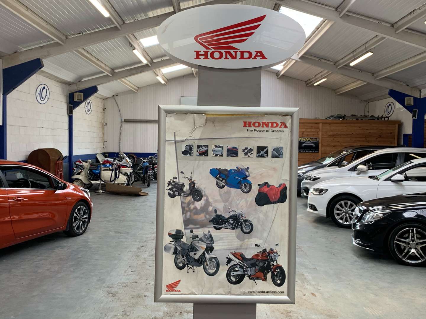 <p>Honda Dealership Display Stand</p>