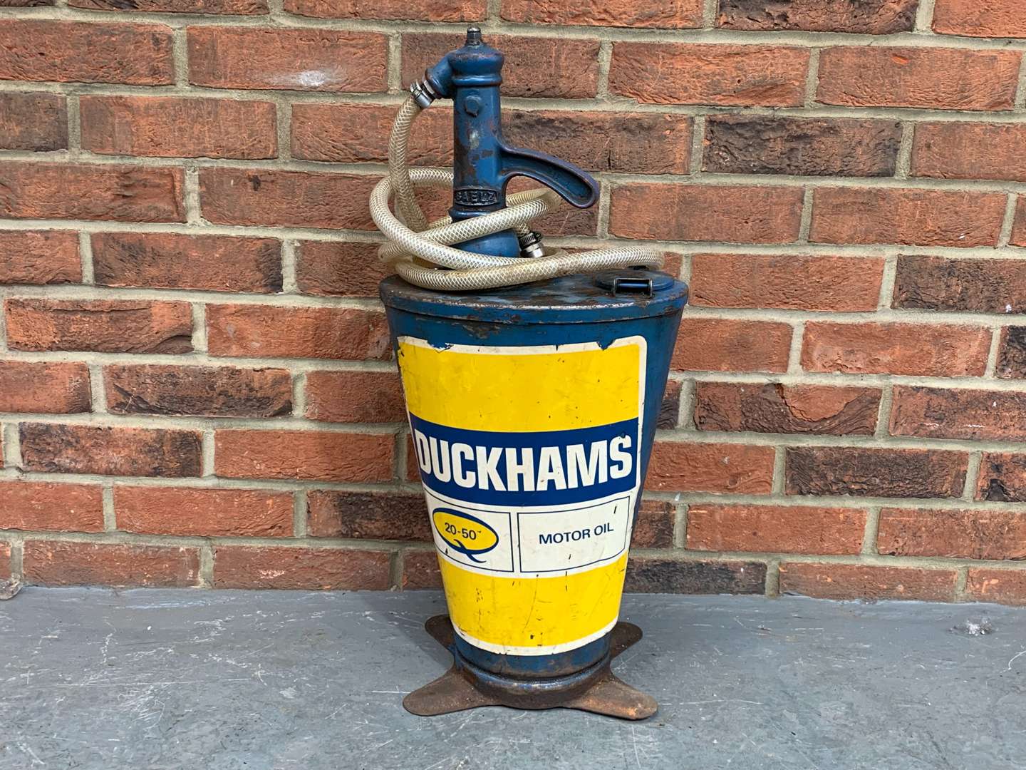 <p>Duckhams Forecourt Oil Dispenser&nbsp;</p>