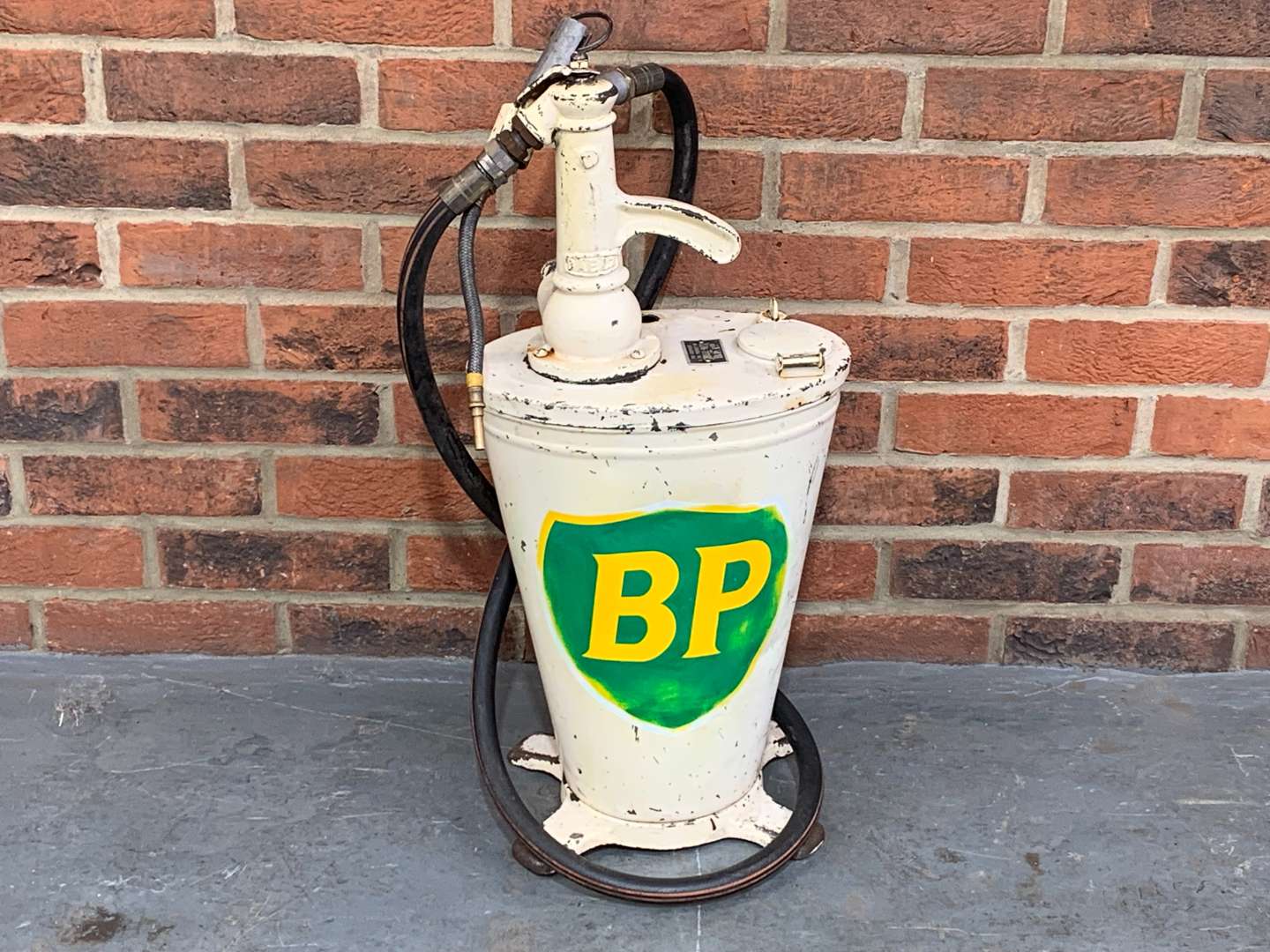 <p>BP Forecourt Oil Dispenser&nbsp;</p>