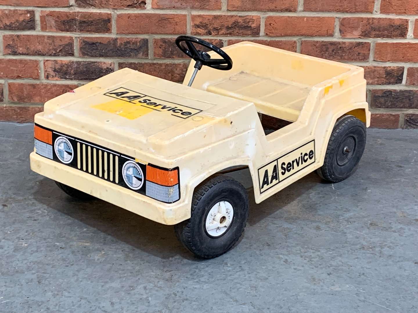 <p>Plastic Childs AA Service Pedal Car</p>