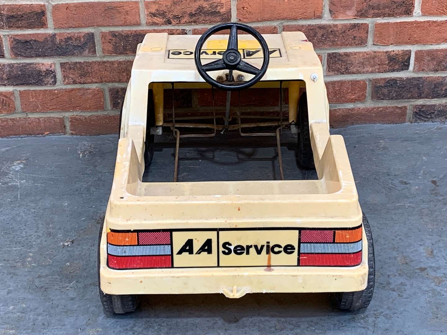 <p>Plastic Childs AA Service Pedal Car</p>