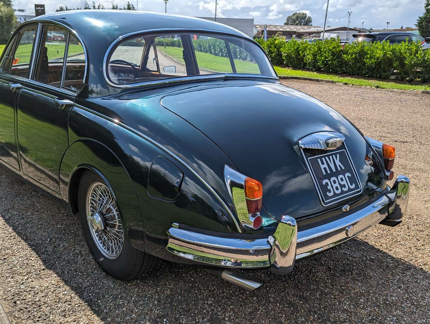 <p>1965 DAIMLER V8 250 AUTO</p>