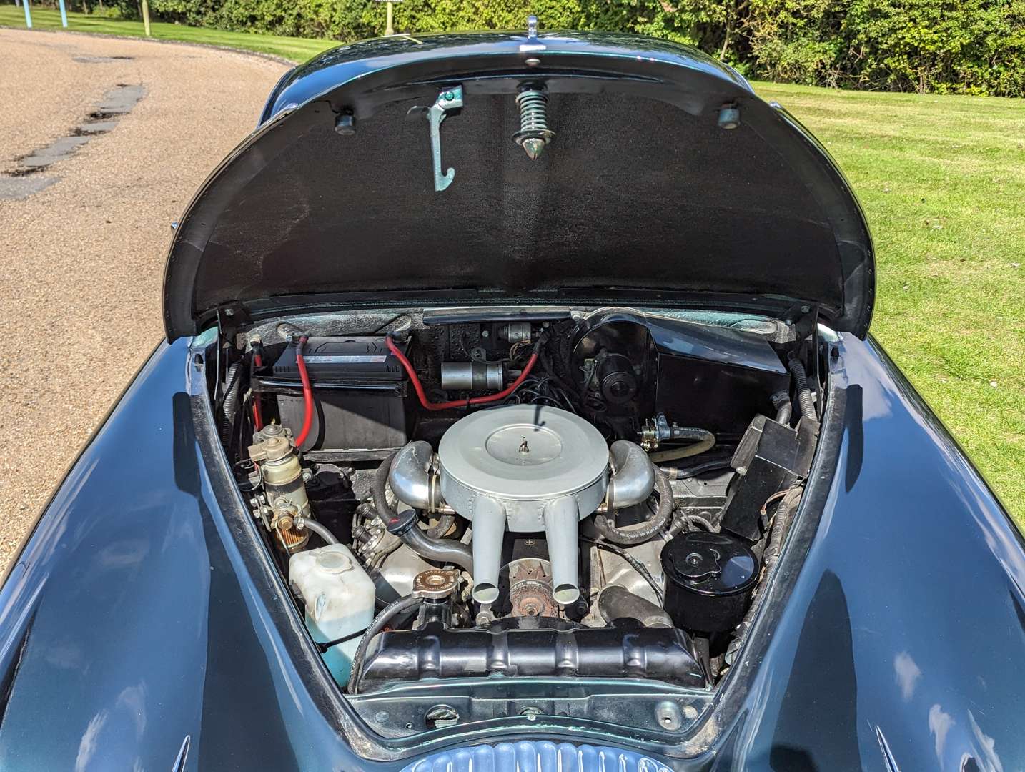 <p>1965 DAIMLER V8 250 AUTO</p>