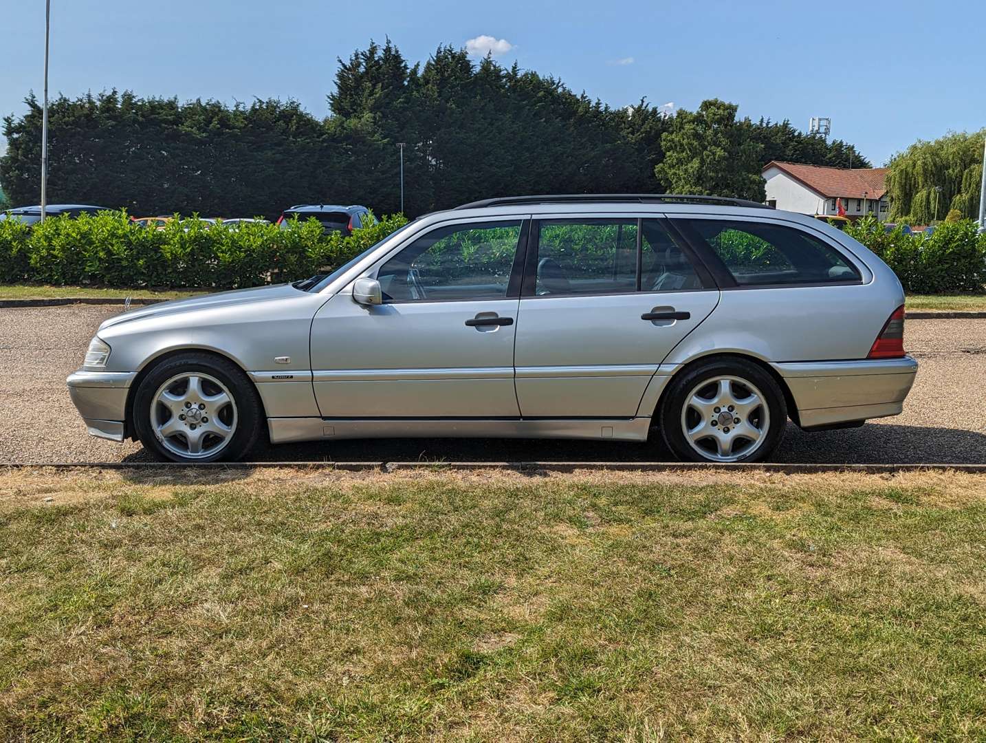 <p>1998 MERCEDES C200 SPORT</p>