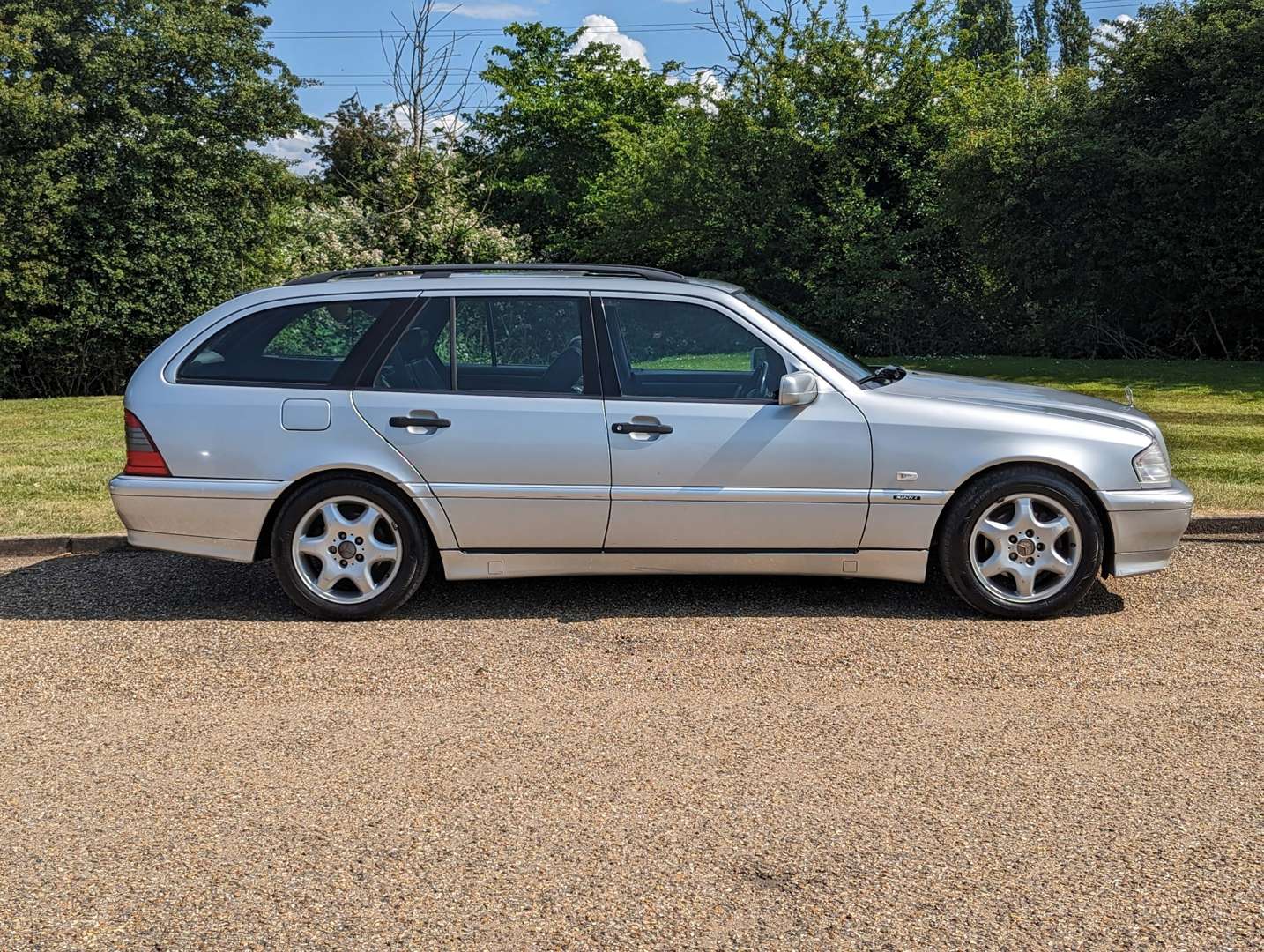 <p>1998 MERCEDES C200 SPORT</p>