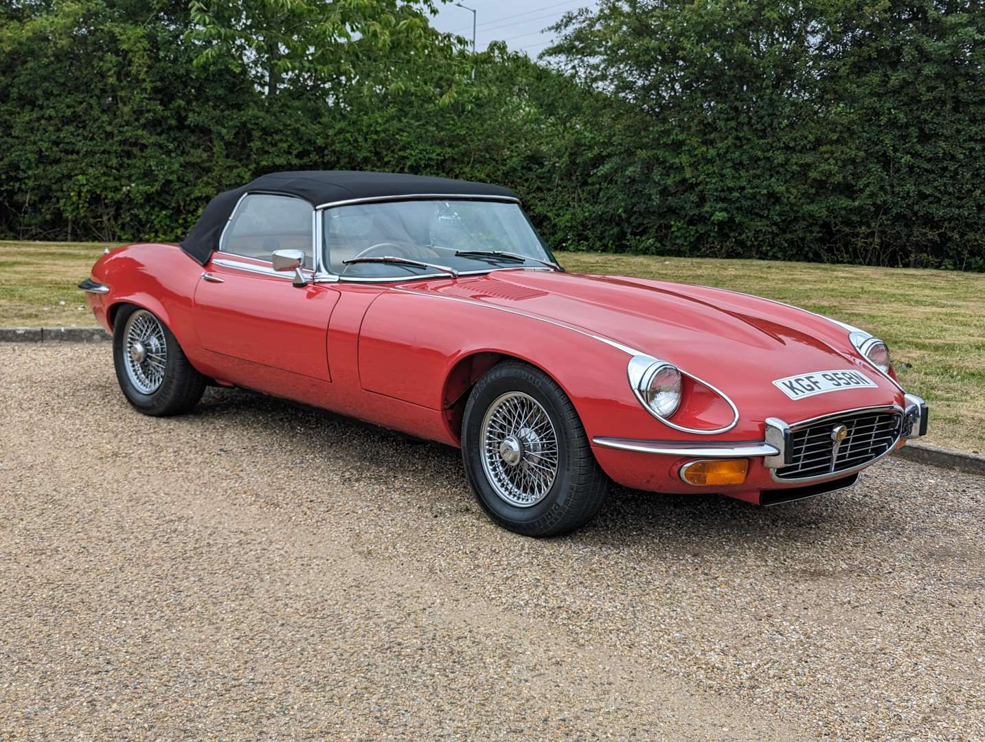 <p>1975 JAGUAR E-TYPE 5.3 V12 ROADSTER SIII</p>