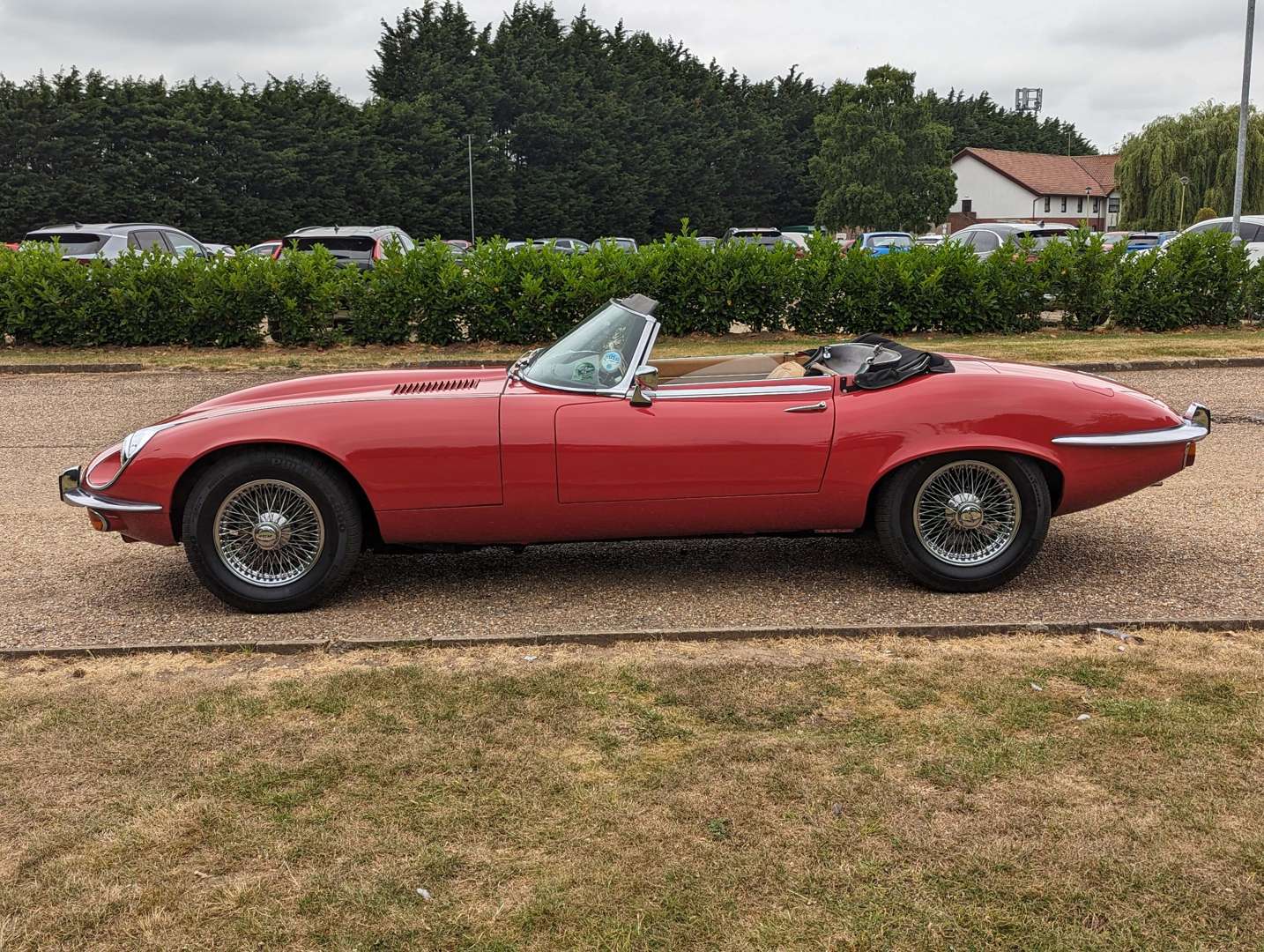 <p>1975 JAGUAR E-TYPE 5.3 V12 ROADSTER SIII</p>