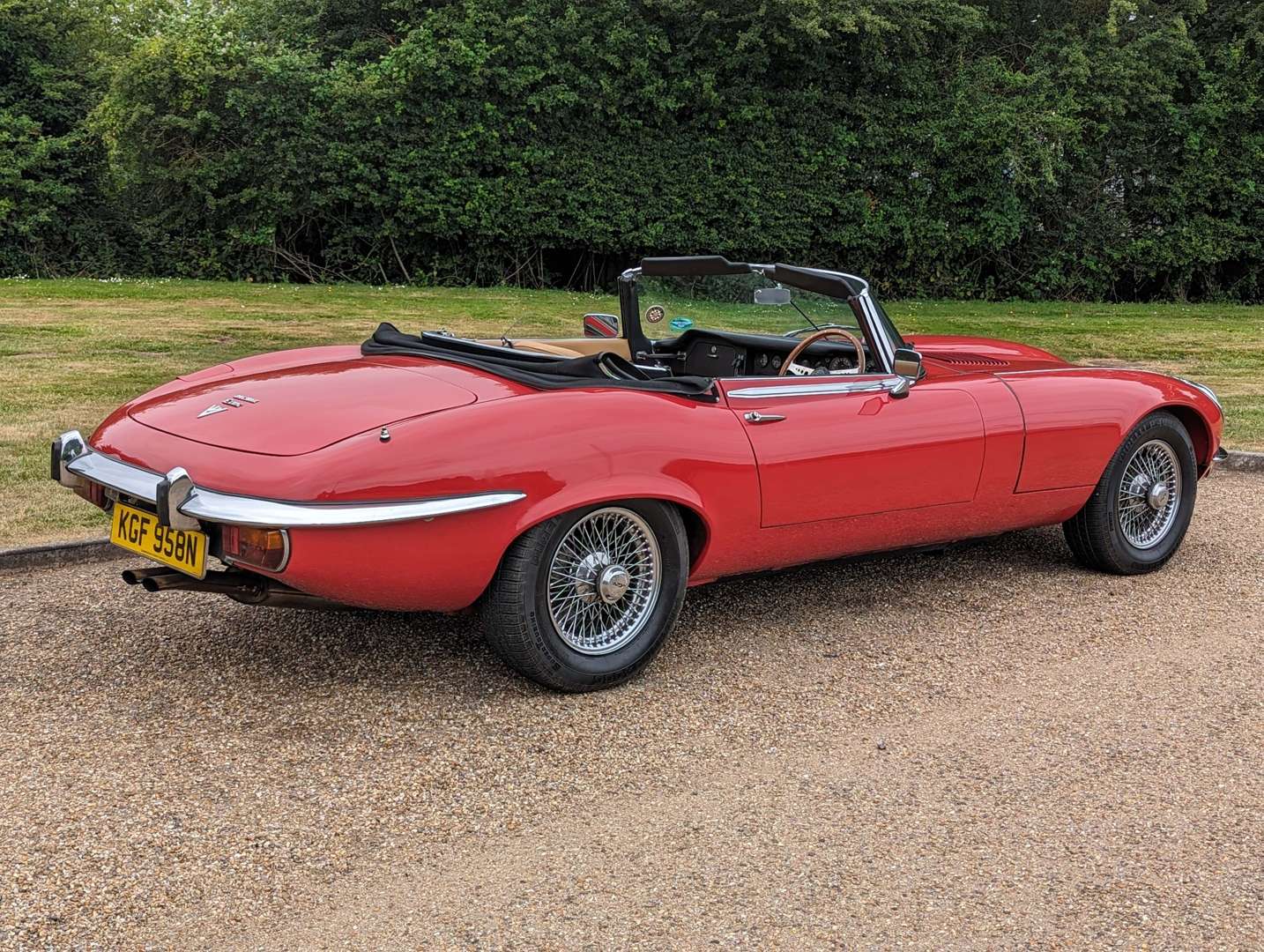 <p>1975 JAGUAR E-TYPE 5.3 V12 ROADSTER SIII</p>