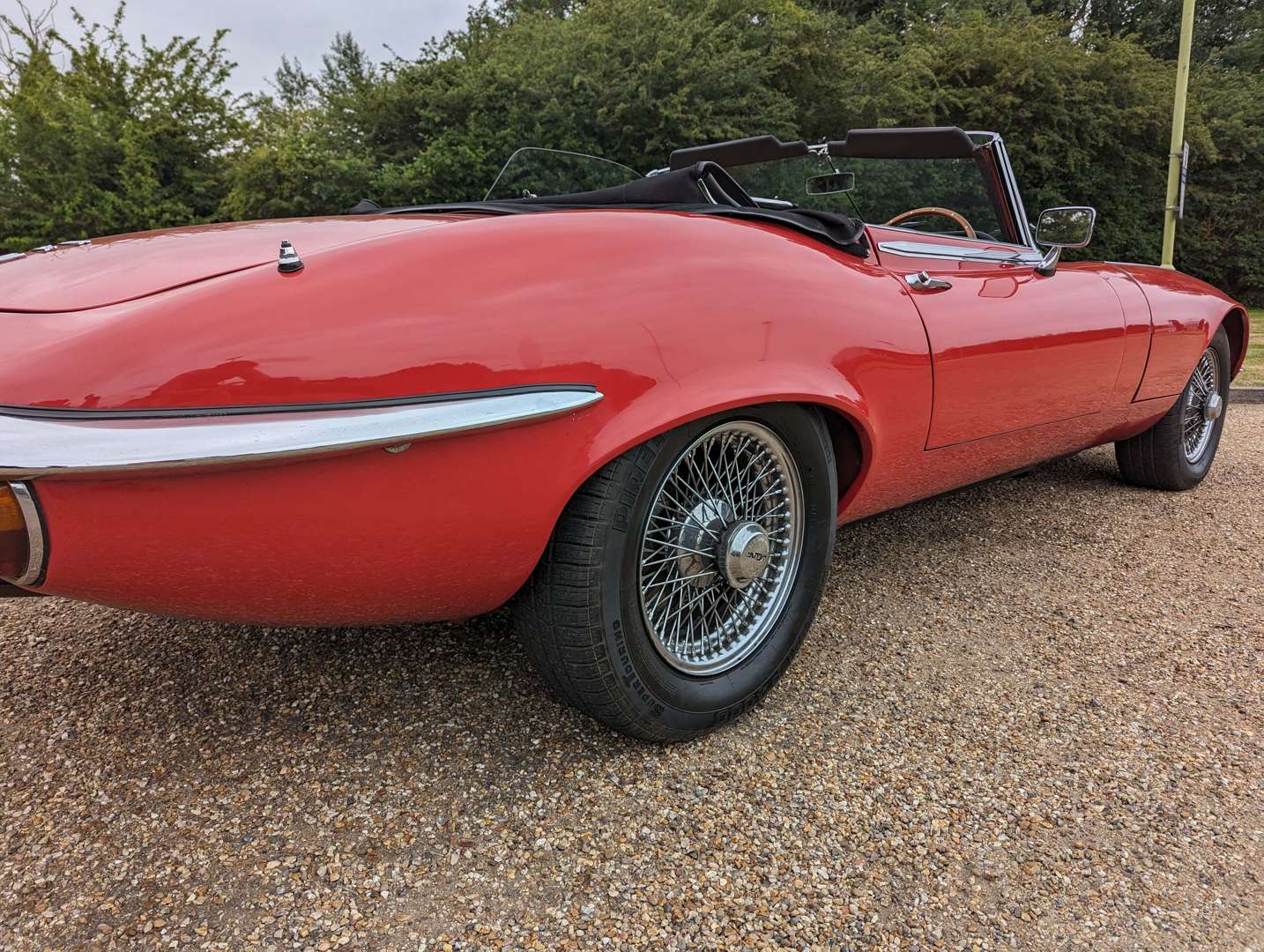 <p>1975 JAGUAR E-TYPE 5.3 V12 ROADSTER SIII</p>