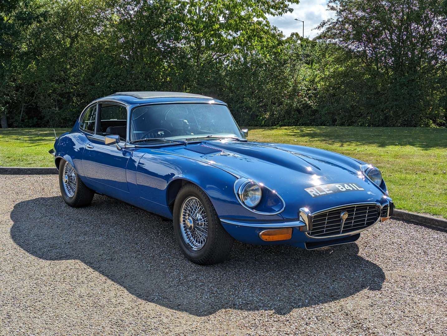 <p>1973 JAGUAR E-TYPE 5.3 V12 2+2 SIII AUTO</p>