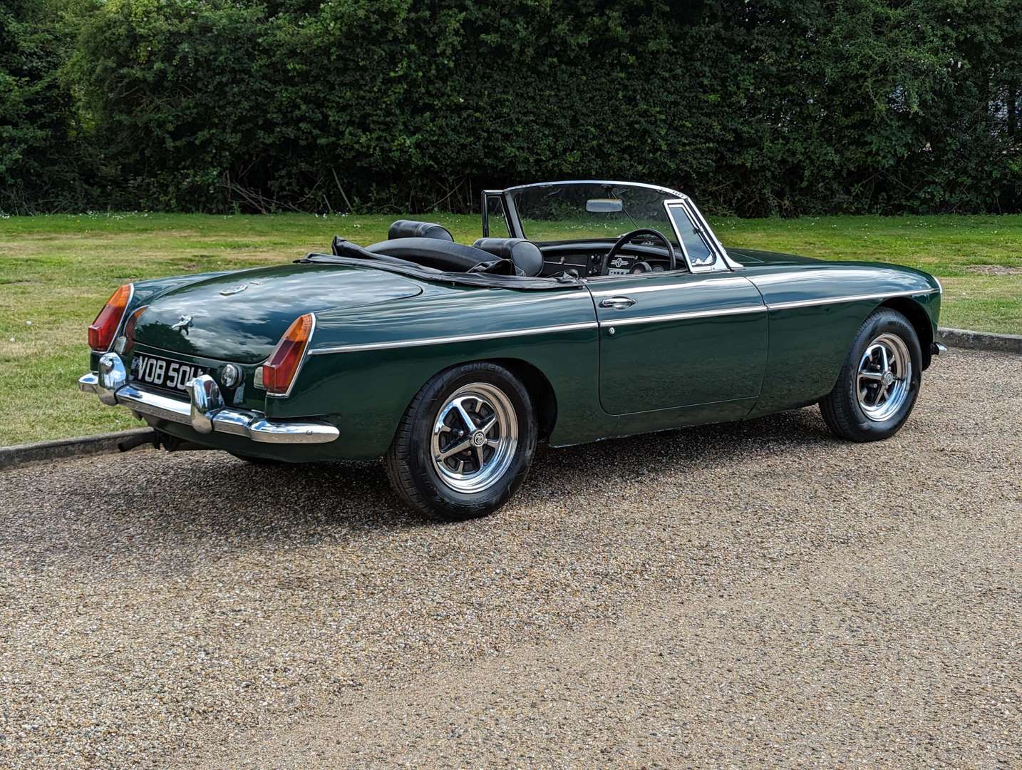 <p>1970 MG B ROADSTER&nbsp;</p>