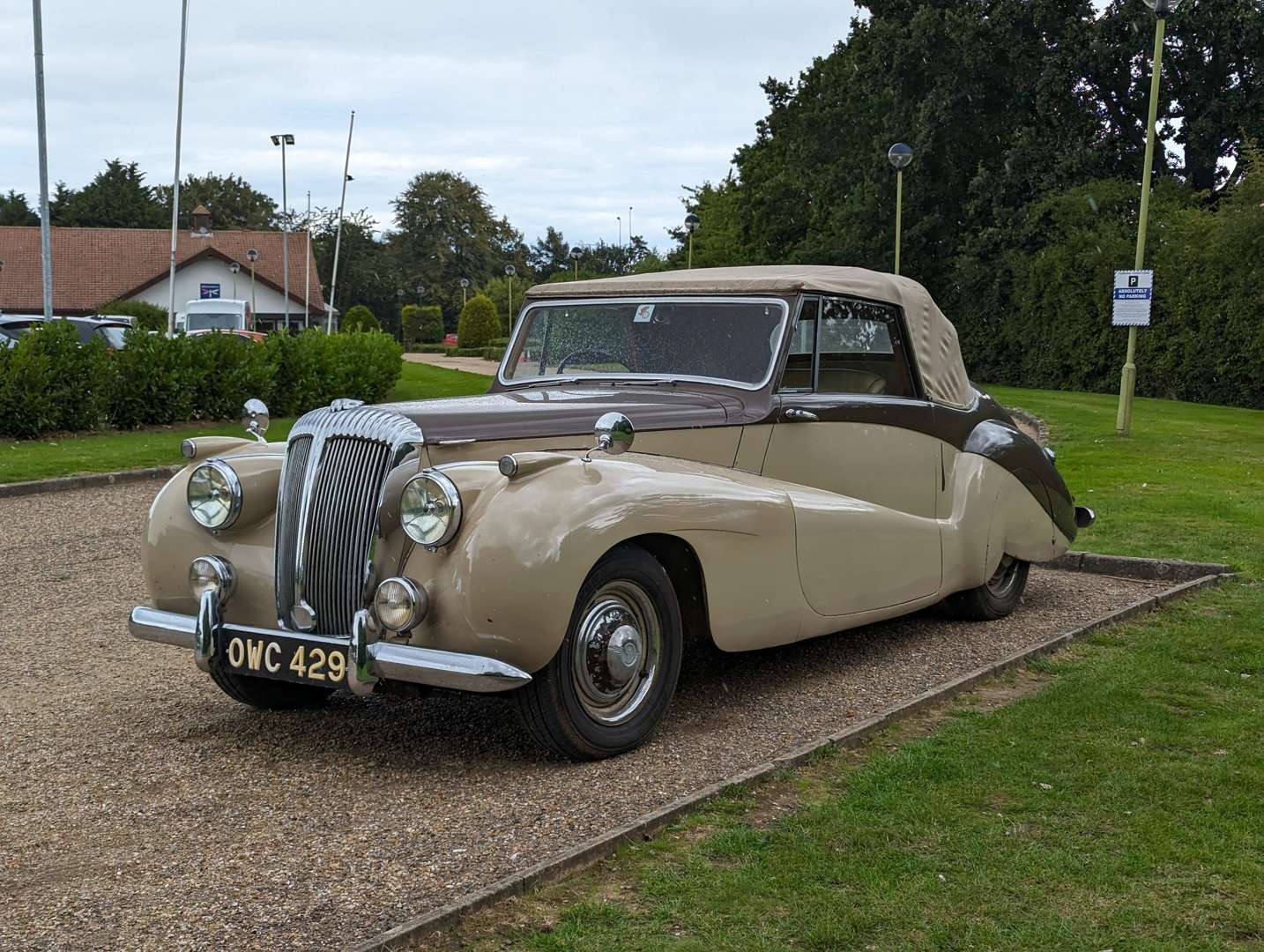 <p>1952 DAIMLER DB18 SPECIAL SPORTS</p>