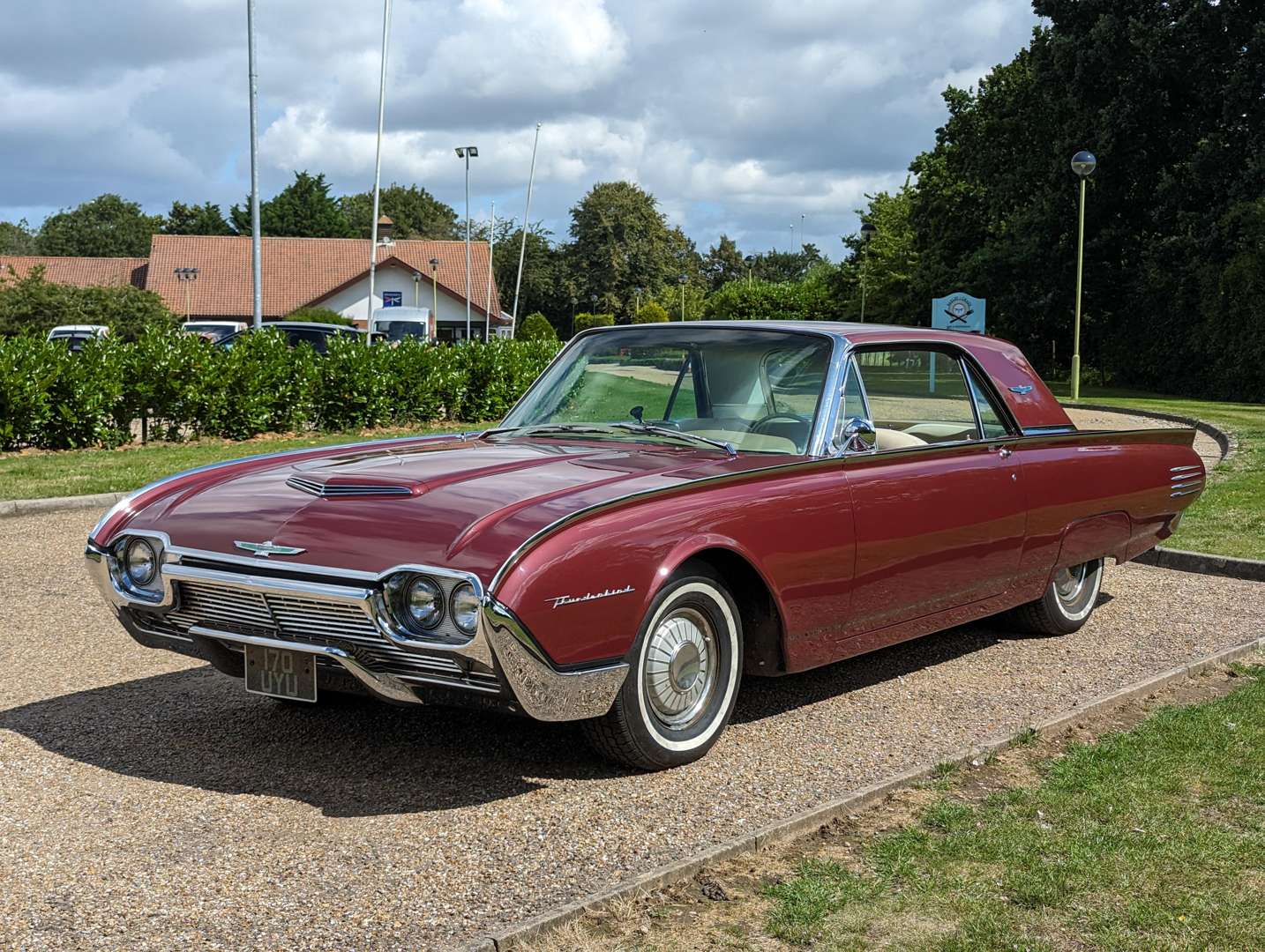 <p>1961 FORD THUNDERBIRD AUTO</p>