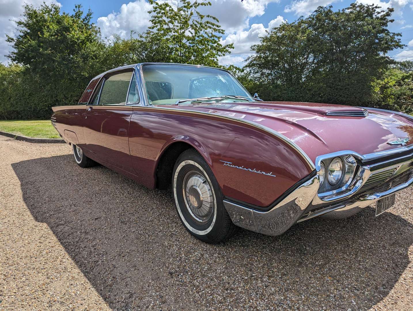 <p>1961 FORD THUNDERBIRD AUTO</p>